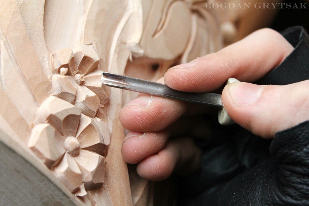 Есть такая профессия: резчик по дереву – мастер живых форм и красивых текстур